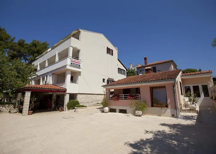 Ban Апартаменты Ровинь